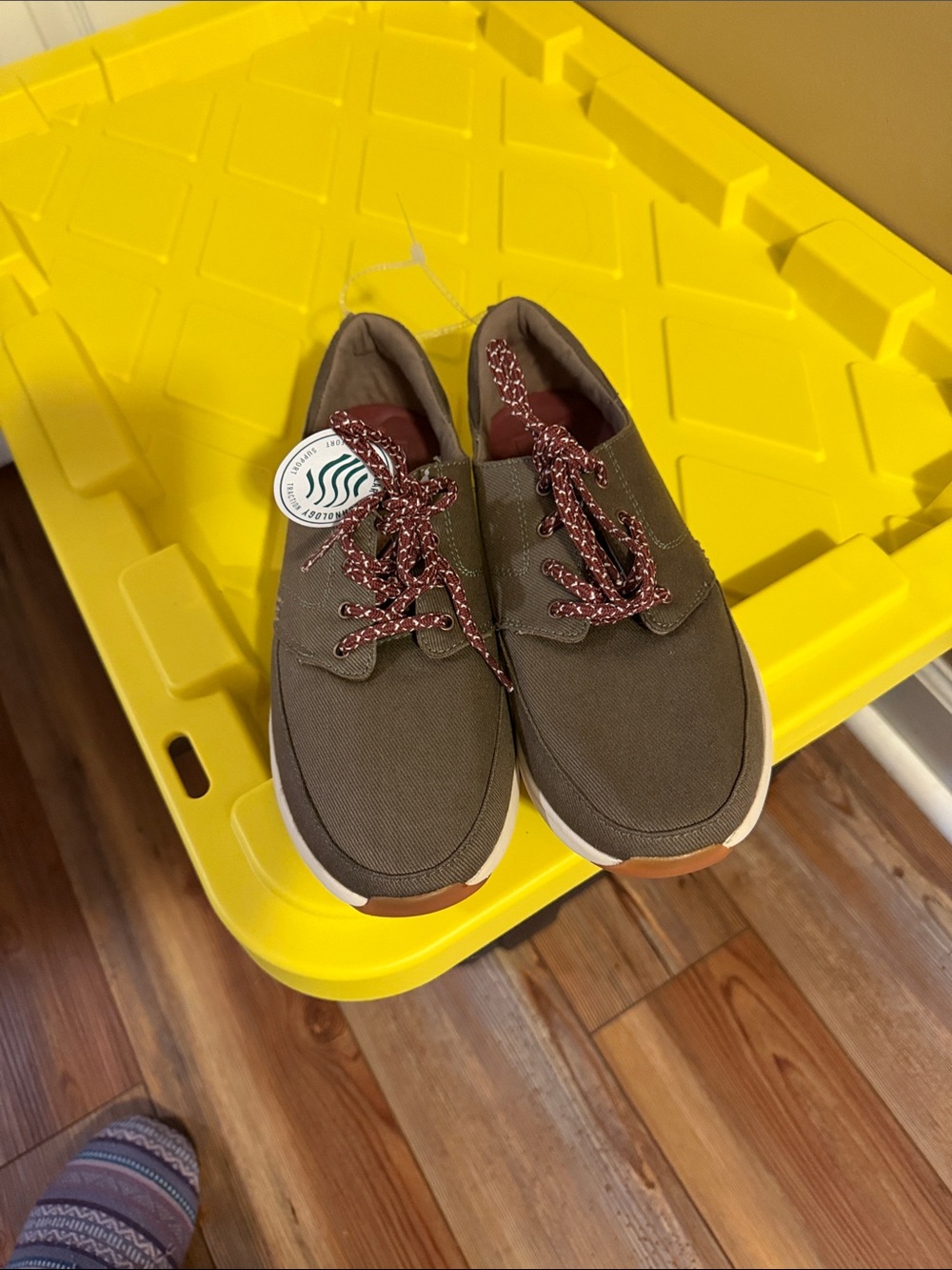 Reef Rover low casual sporty active.Casual